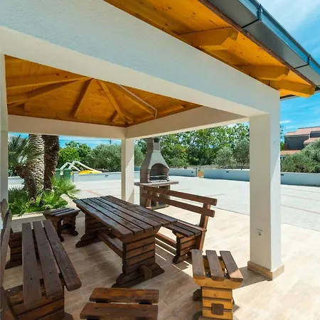 Villa Mirakul Vir Exterior photo